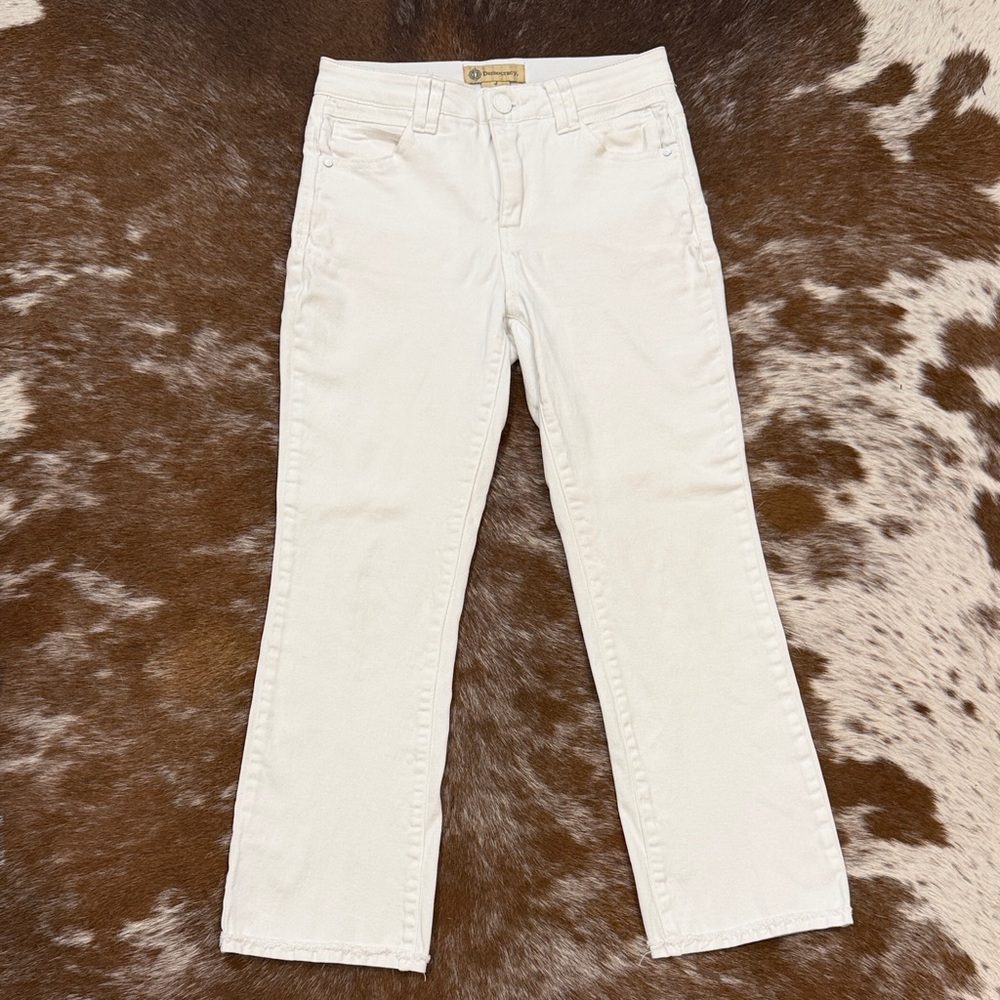 Democracy Women’s White Stretch Ankle Jeans - EUC